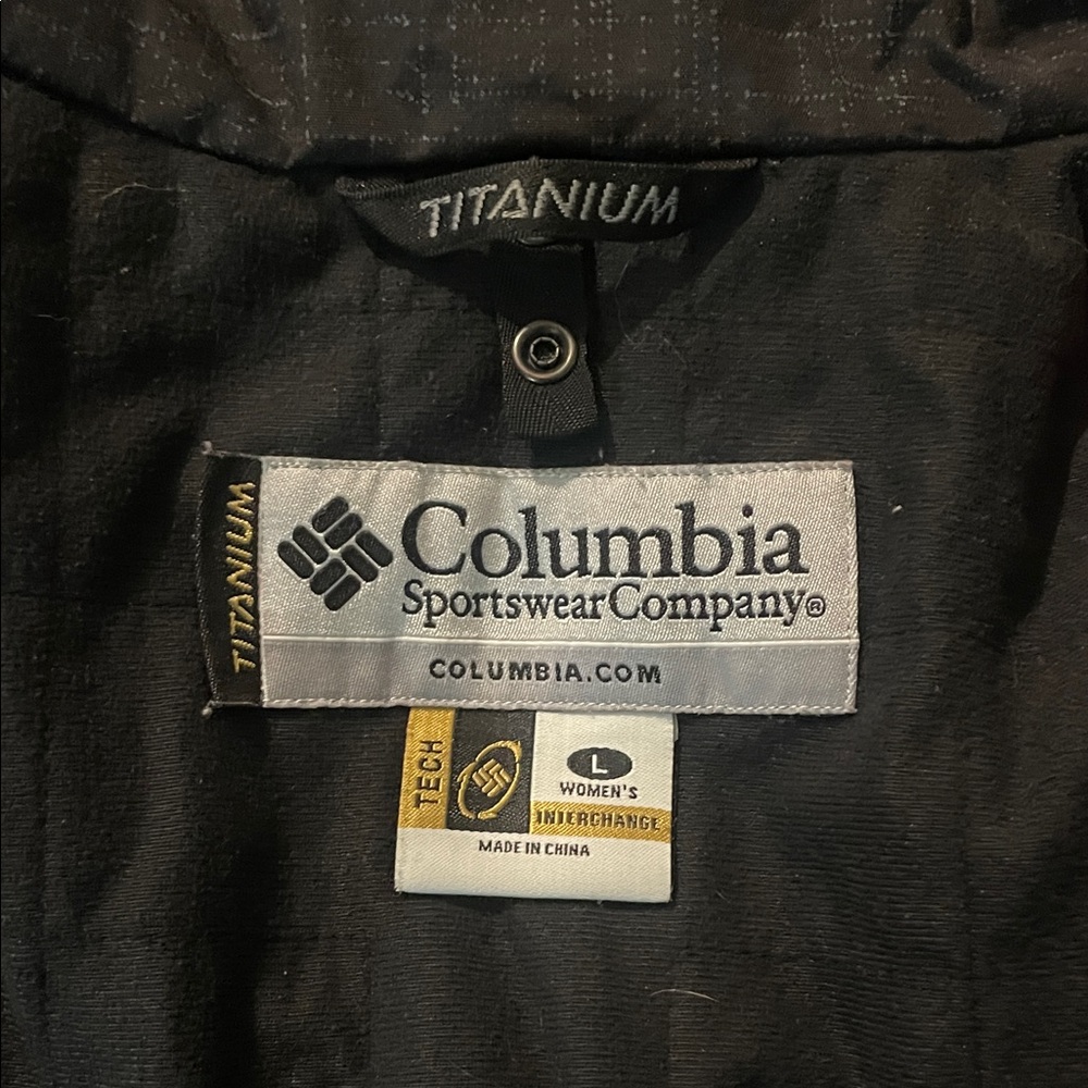 Columbia womans Titanium Black Performance Jacket